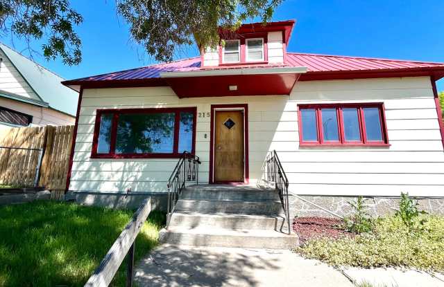 Charming 2 Bed, 1 Bath Home with Modern Comforts photos photos