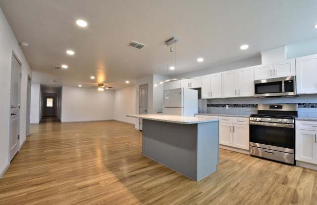 1209 North Essex Avenue Gallery 4