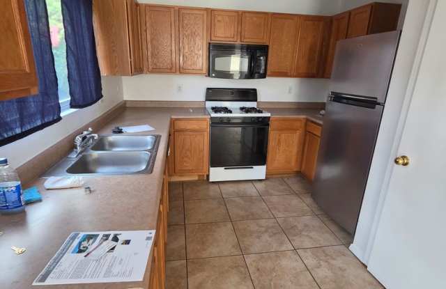 Great 3BR/2.5 Bath 1350 sqft Home in NE heights. Showing Friday 10/9 at 6PM Gallery 4