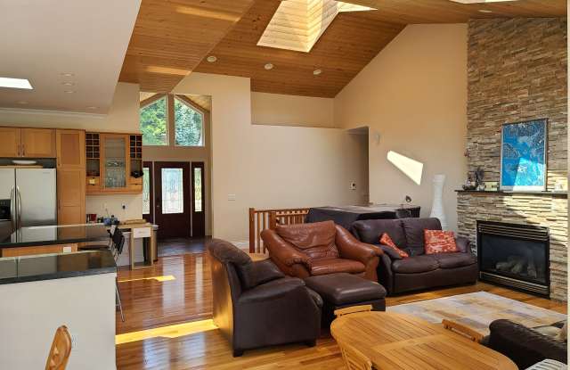 232 Boundary Bay Road Gallery 3