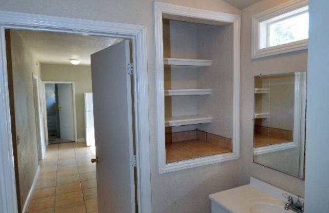 206 Hazel / Reserve Now for Fall 2026/ $1040 per-bdrm photos photos