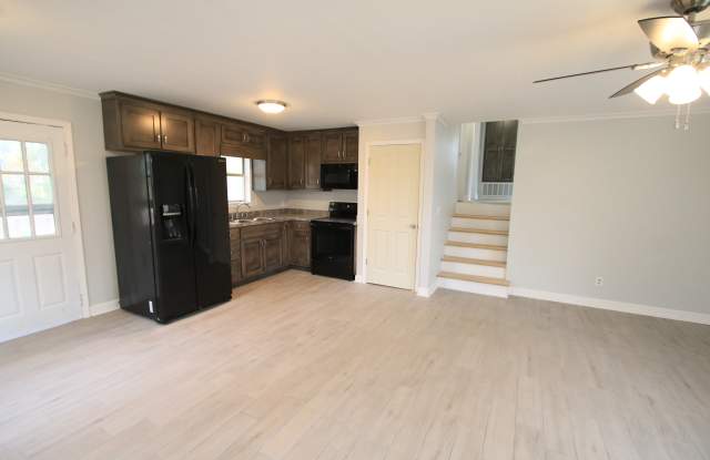 704 Woodland Drive South photos photos