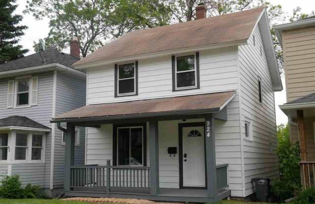 AVAILABLE JUNE 2026 - Renovated 3 Bed 1 Bath Home in East Duluth photos photos
