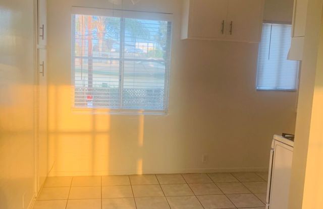 Cheerful and Spacious 1 bd/1bth Upstairs Unit photos photos
