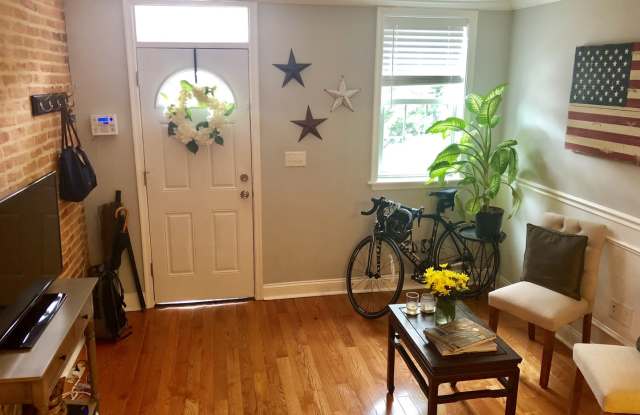 Charming 2BD/2.5BA Townhome in Upper Fells Point ~ Two Blocks from Fells Waterfront! Gallery 4