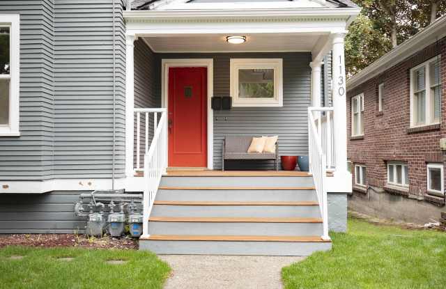 1130 18th Avenue East - A Gallery 2