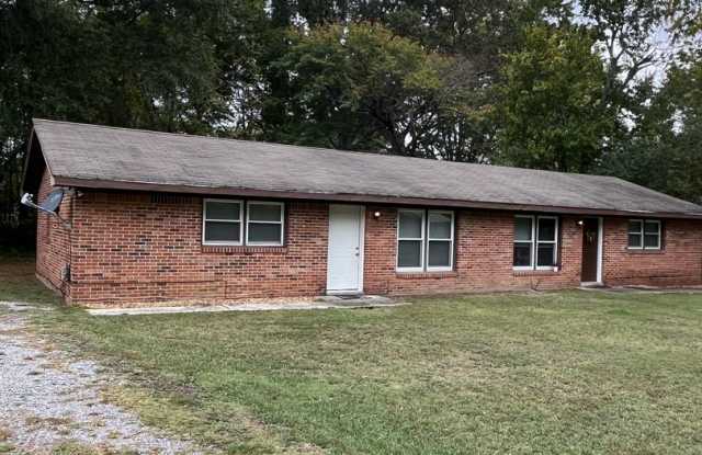 2 bedroom duplex for rent, Tullahoma TN - 1003 East Lauderdale Street, Tullahoma, TN 37388