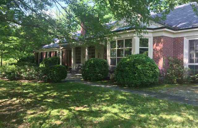 24 RIDGEWOOD DR - 24 Ridgewood Drive, Staunton, VA 24401