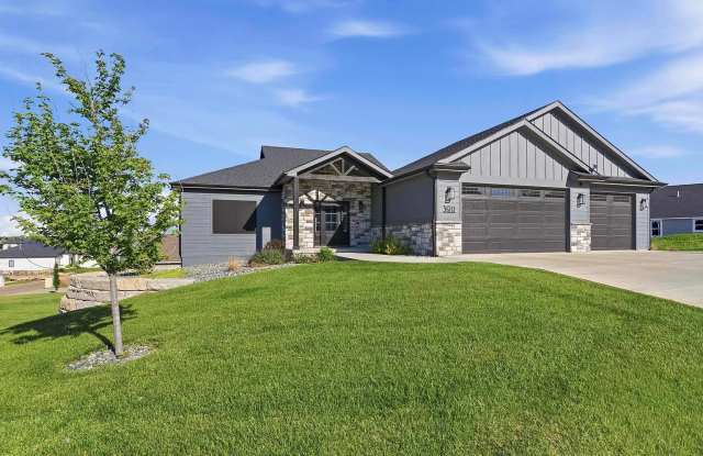 3911 Travers Cir photos photos