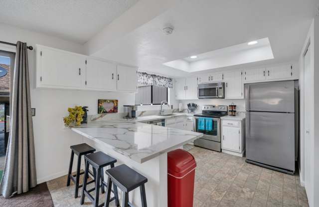 Old SW Charming home with HOA Pool! Gallery 1
