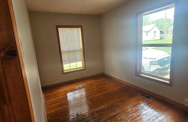 3 bedroom | 1 Bathroom Home | Pets Welcome! Gallery 4