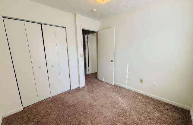 4 Bedroom 2.5 half Bath Townhouse Gallery 4