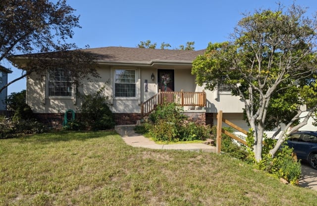 2206 Lucille Dr - 2206 Lucille Drive, Bellevue, NE 68147