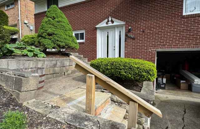 Spacious Split Level in Baldwin for Rent- Hardwood floors and Garage! photos photos