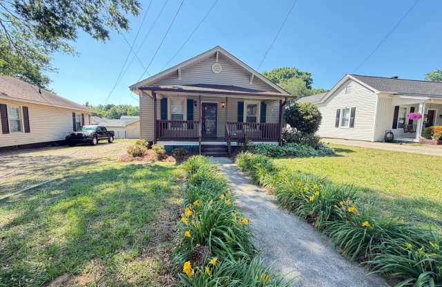 2Bd/1Ba House Heart of Downtown Kannapolis and 1st St with Fenced Yard, Garage & Storage building - 122 South Rose Avenue, Kannapolis, NC 28083