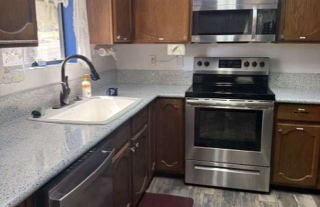 Completely Furnished long Term Rental- 2 Bedroom Home with Loft - Contact Property Pros Property Management Gallery 3
