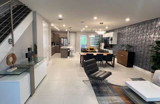 10355 NW 66th St photos photos