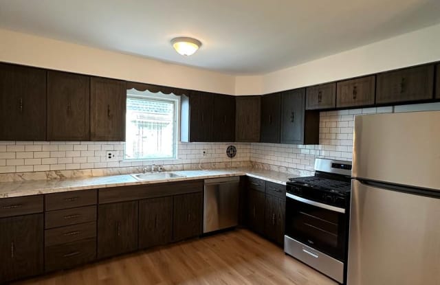 435 Rennard Street - 2 photos photos