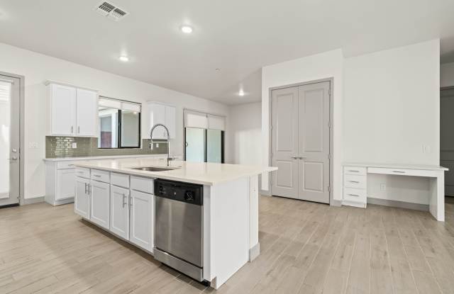 The Grove on Main Townhomes Gallery 4