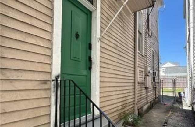 4425 LAUREL Street Gallery 2
