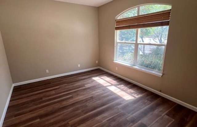 Beautiful 4 bedroom , 2.5 Bathroom 3 car garage, back yard access,Two Story Home with 2,424 square feet in the Stonebridge Subdivision Gallery 3