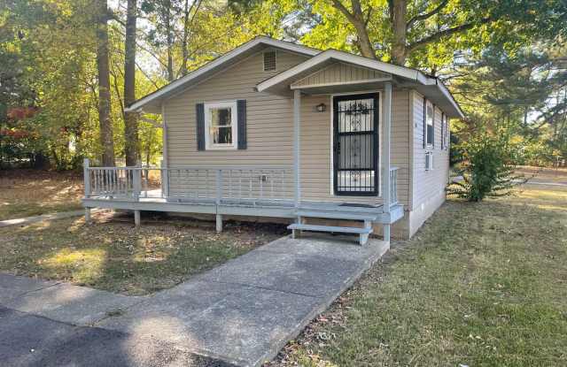 University Place 1- Charming 2 BD, 1 BA Home! Gallery 2