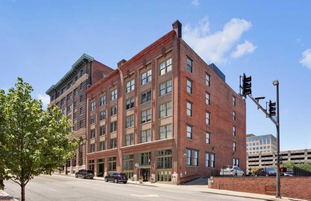 706 Broadway Boulevard Gallery 1