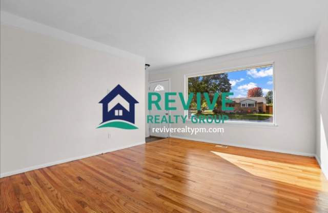 7533 Oak Street Gallery 3