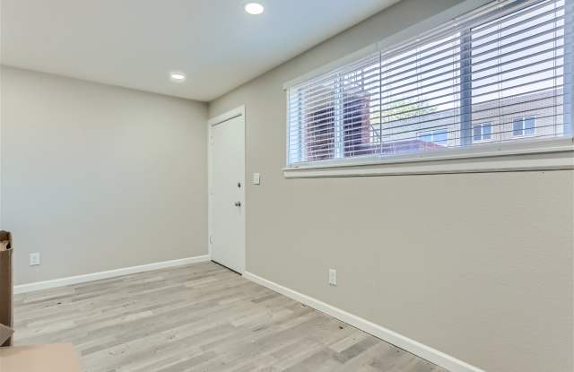 2545 Kenton Street - B Gallery 4