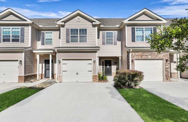 Charming 3-Bed Townhome in Prime Richmond Hill Location! photos photos