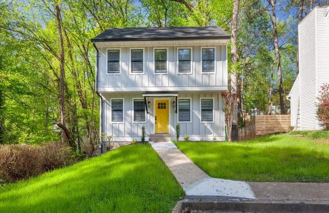3bd/3ba Home w/ Fully Fenced Backyard and Deck! photos photos
