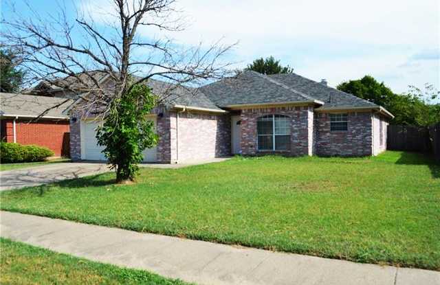 249 Moonbeam Lane - 249 Moonbeam Lane, Grand Prairie, TX 75052