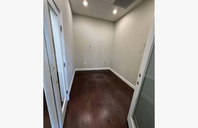 523 8TH Street SE Gallery 4