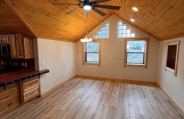 Beautifully Remodeled Downtown Flagstaff Home — Location, Comfort & Style Gallery 3