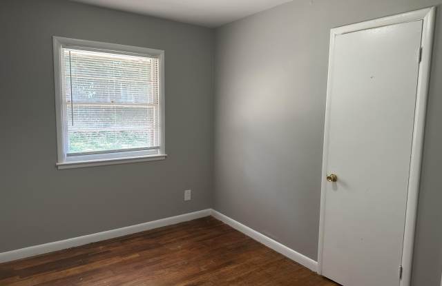 1072 Hudson Avenue Gallery 4