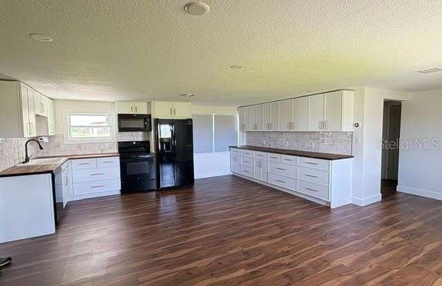 4519 NE COUNTY ROAD 660 Gallery 3