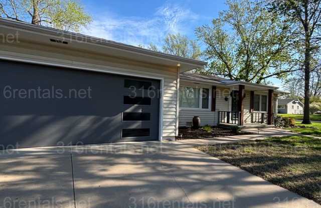 3 bed 1 1/2 bath house available Now!! photos photos