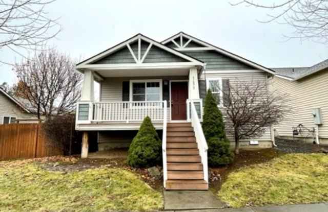 Single level home in Foxborough! Fenced yard! A/C and a gas fireplace! - 61073 Larkspur Loop, Bend, OR 97702