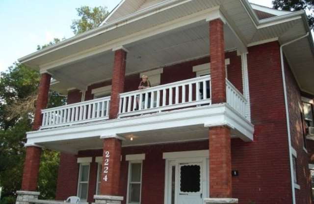 2224 Crawford Ave - 2224 Crawford Avenue, Parsons, KS 67357