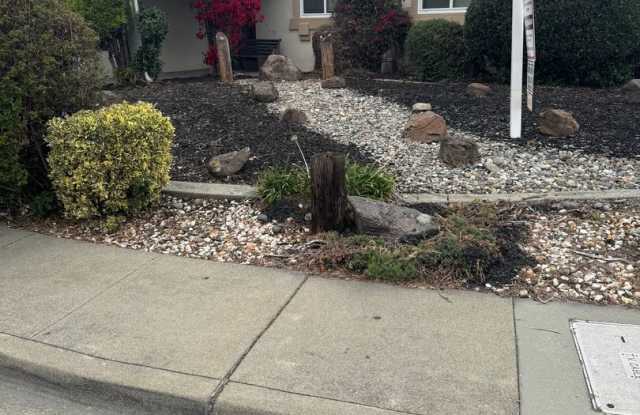 LOCATION LOCATION...CONVENIENTLY LOCATED NEAR 880...3 BED AND 2 BATH WITH LARGE FAMILY ROOM! photos photos