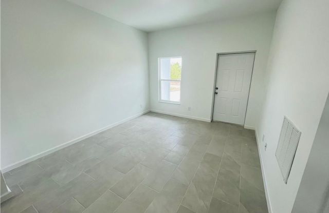 Brand-New 2-Bedroom Home Near SR-82 in Lehigh Acres Gallery 4