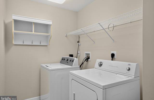 48262 EASTON Court Gallery 3