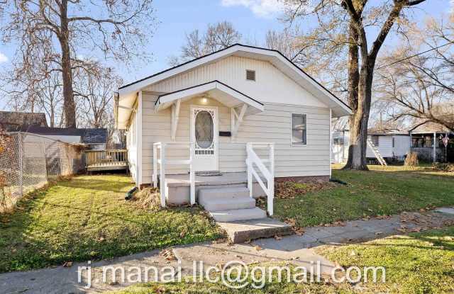 803 N Race St photos photos