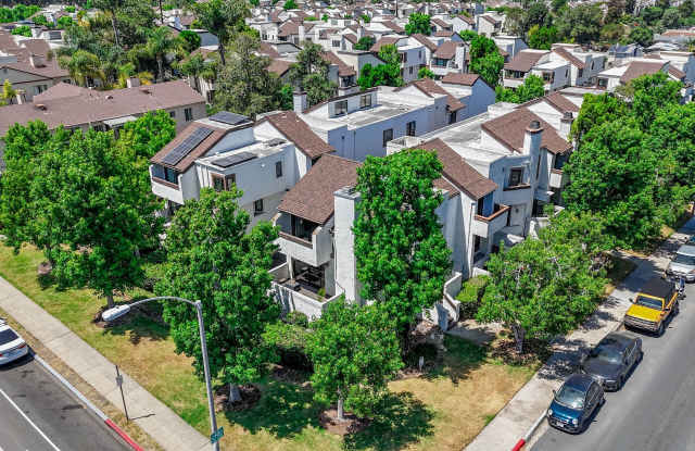 Stylish Sea Colony 3-Level Townhome! photos photos