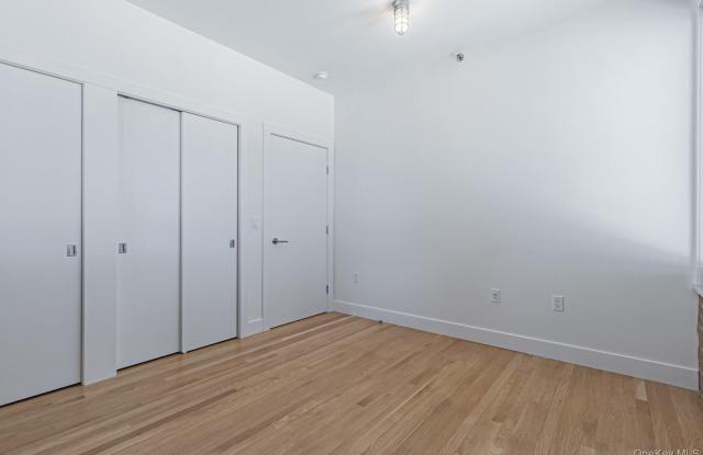 16 Willow Avenue Gallery 4