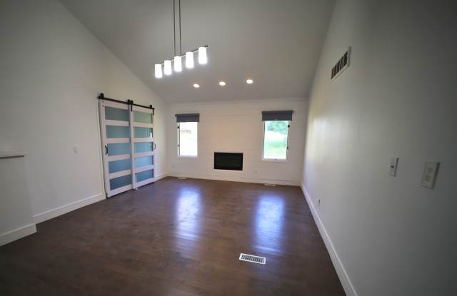 454 Woodland Drive West Gallery 2