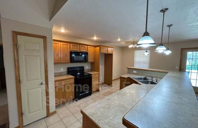 5504 W Bayberry Dr - 5504 Bayberry Drive West, Greene County, MO 65802