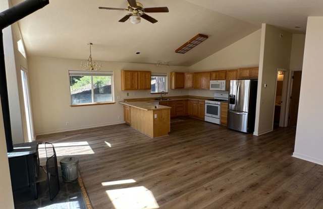 Three bedroom home in Tahoe Donner Available for long term lease Gallery 4