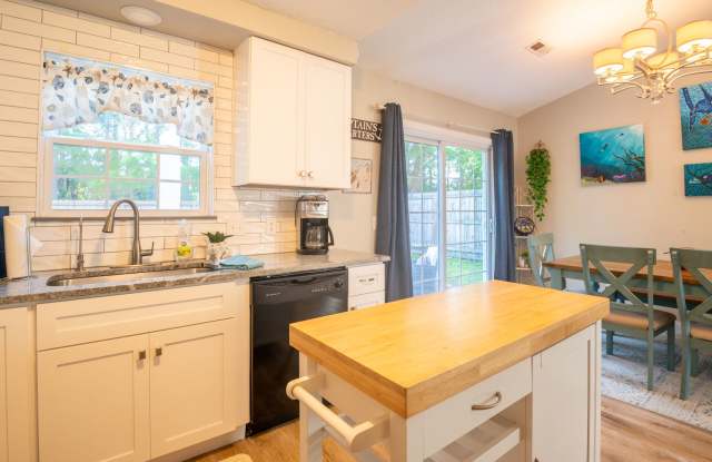 FURNISHED RENTAL-AVAILABLE 3-12 MONTHS STARTING JUNE 10, 2026 Gallery 4