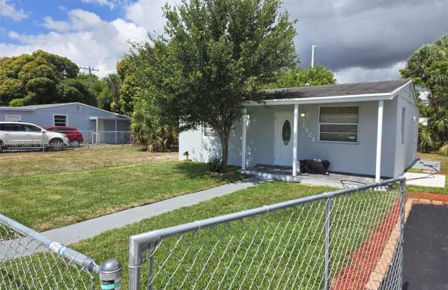 1221 NW 23rd Ter photos photos